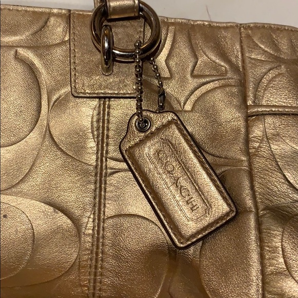 Coach metallic gold signature embossed leather - Picture 4 of 8